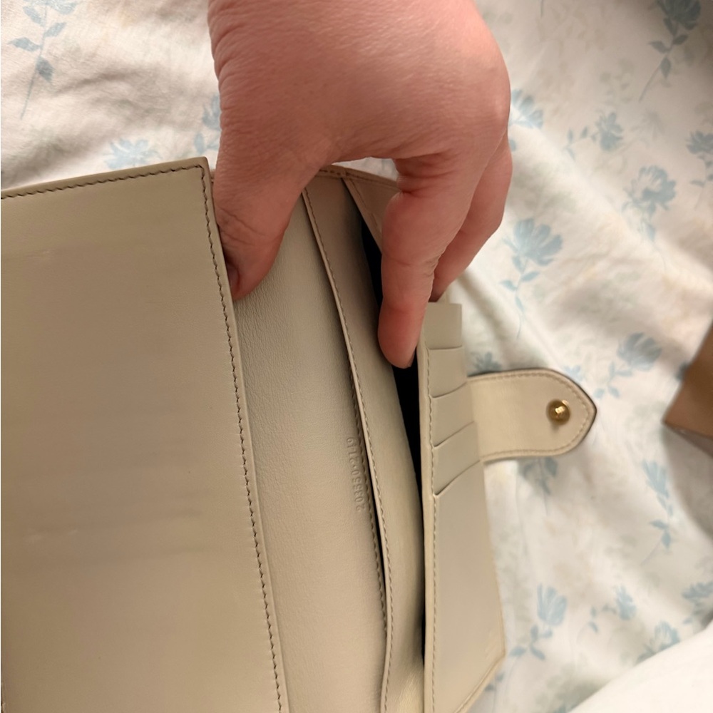 Gucci Tan Monogram Clutch With Box and Authentication included Open to offers - Picture 6 of 9